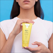 Cargar imagen en el visor de la galería, Crema Facial Hydra Sunscreen SPF 50+ Protección 360º