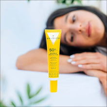 Cargar imagen en el visor de la galería, Sérum Facial Invisible Protection SPF 50+ Antiedad